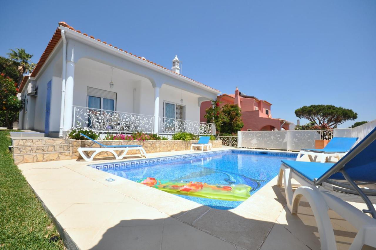 Well-Appointed Villa Is Situated In The Popular Resort Of Vilamoura Quarteira Exterior foto